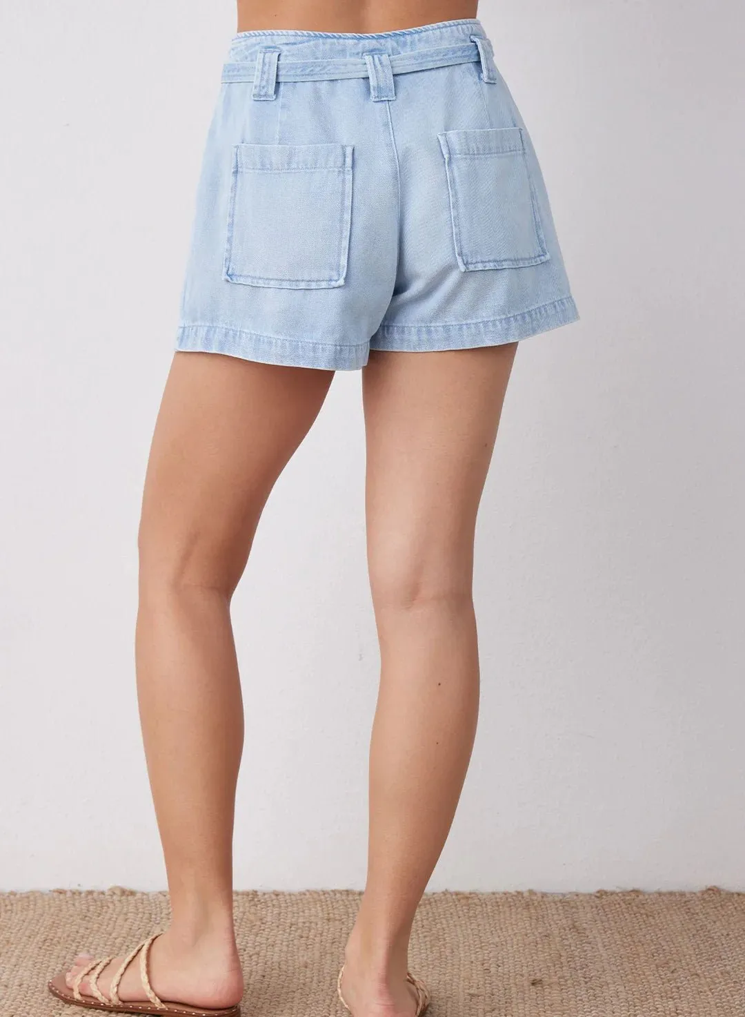 Bella Dahl Hailey Pleated Shorts in Sun Faded Wash